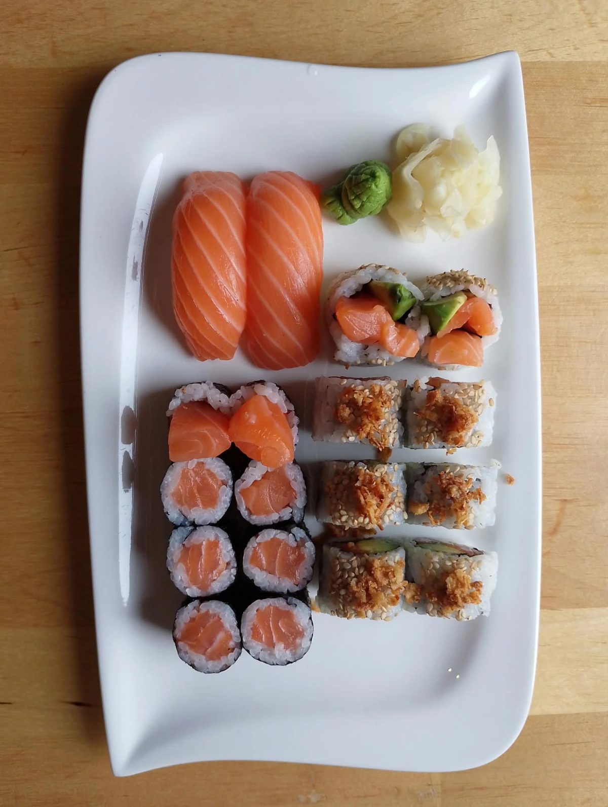 31. Salmon teriyaki sushi set (18 pcs)