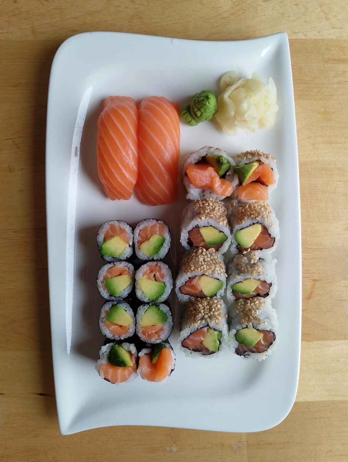 28. Set sushi cá hồi bơ (18 miếng)