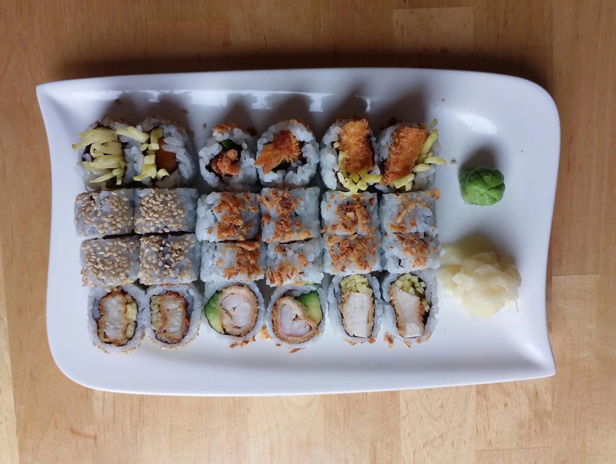 30. Sushi cuộn thập cẩm (24 miếng)